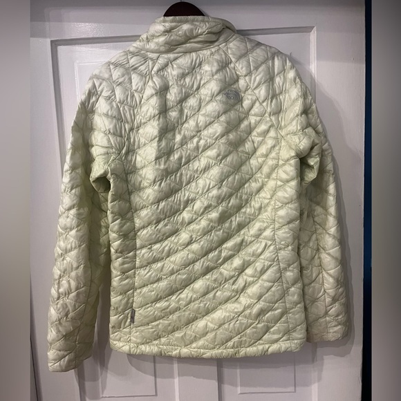 The North Face women’s Thermoball quilted jacket - Picture 6 of 12